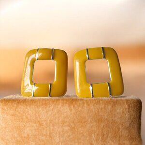 Earrings style retro